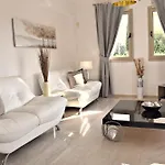 Anastasia Sandy - Heated Private Overflow Pool - Hot Tub - Games - Private Area Villa Polis