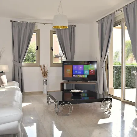 Anastasia Sandy - Heated Private Overflow Pool - Games - Private Area