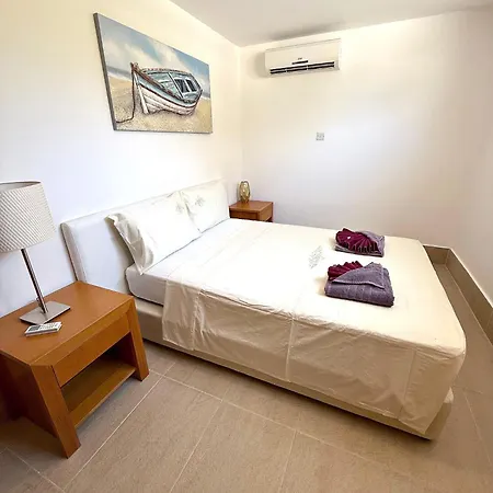 Anastasia Sandy - Heated Private Overflow Pool - Games - Private Area Villa Polis