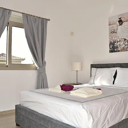 Anastasia Sandy - Heated Private Overflow Pool - Games - Private Area *