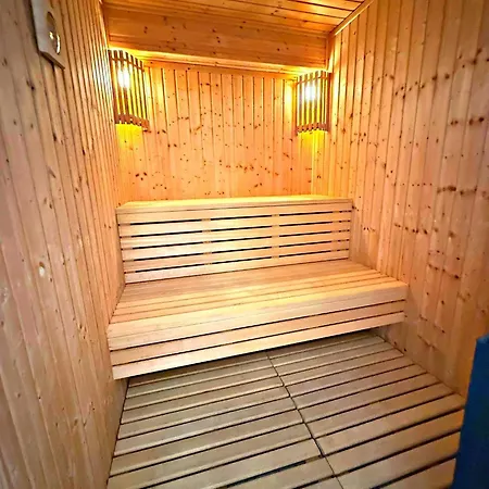 Anastasia Sandy - Heated Private Overflow Pool - Games - Private Area Polis