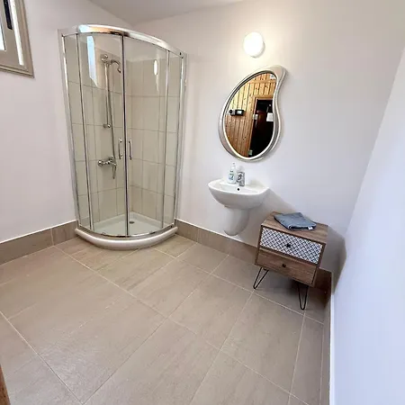 Anastasia Sandy - Heated Private Overflow Pool - Games - Private Area