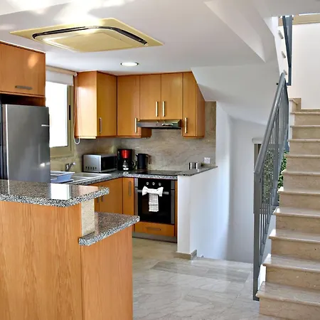 Villa Anastasia Sandy - Heated Private Overflow Pool - Games - Private Area Polis