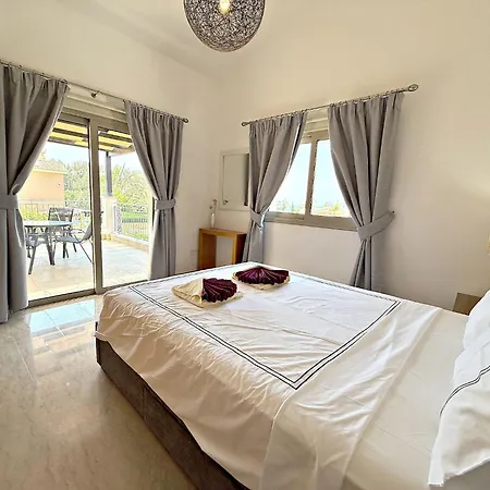 Anastasia Sandy - Heated Private Overflow Pool - Games - Private Area Polis