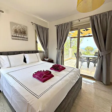 Villa Anastasia Sandy - Heated Private Overflow Pool - Games - Private Area