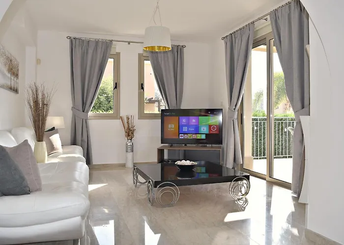 Anastasia Sandy - Heated Private Overflow Pool - Games - Private Area