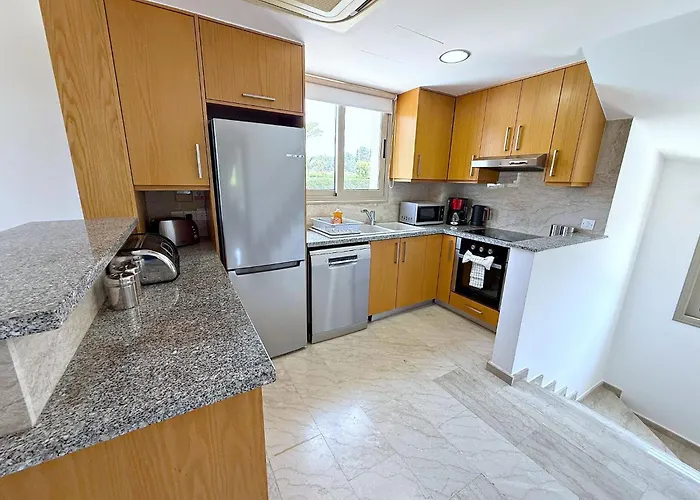 Anastasia Sandy - Heated Private Overflow Pool - Games - Private Area