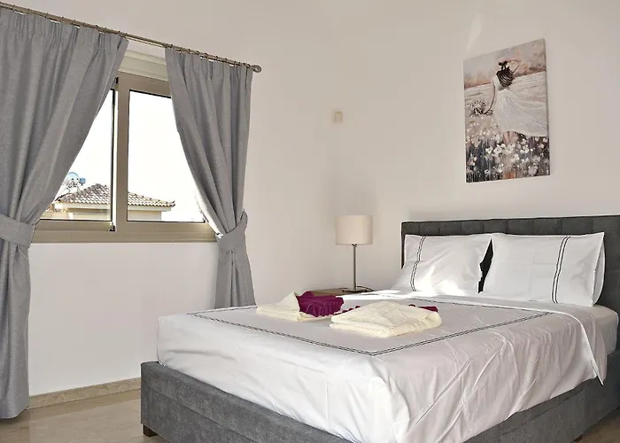 Anastasia Sandy - Heated Private Overflow Pool - Games - Private Area *