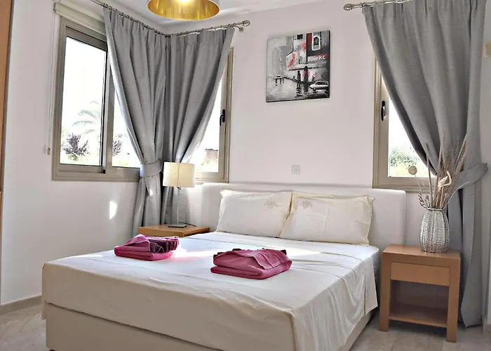 Anastasia Sandy - Heated Private Overflow Pool - Games - Private Area Vila