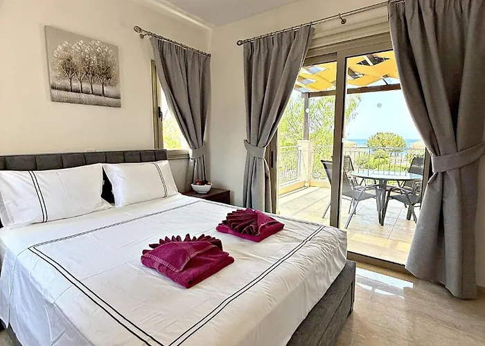 Vila Anastasia Sandy - Heated Private Overflow Pool - Games - Private Area