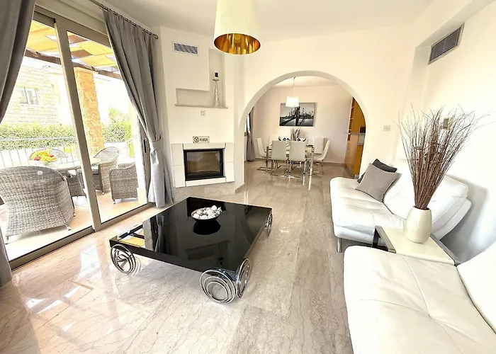 Vila Anastasia Sandy - Heated Private Overflow Pool - Games - Private Area Polis