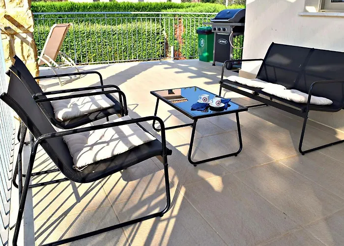 Vila Anastasia Sandy - Heated Private Overflow Pool - Games - Private Area Polis