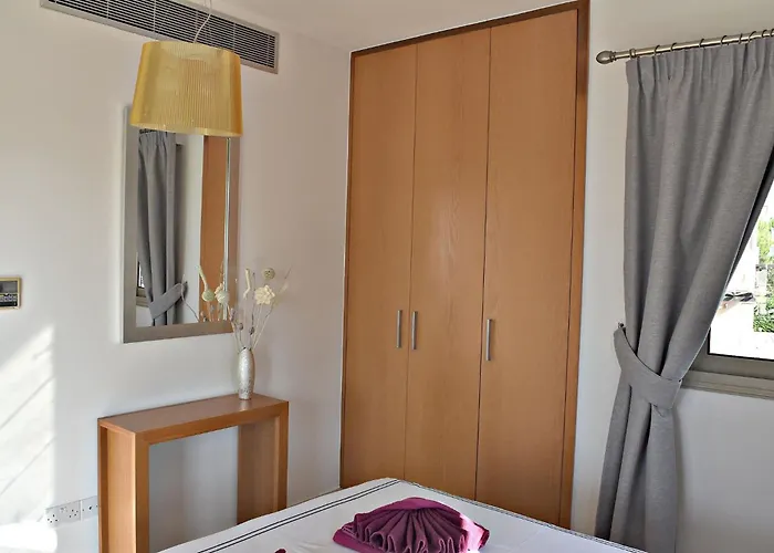 Anastasia Sandy - Heated Private Overflow Pool - Games - Private Area